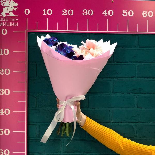 фото Орхидеи и розы "Спящая красавица"