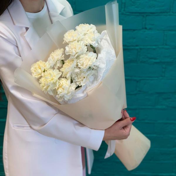 фото 11 белых гвоздик "Белоснежная долина"