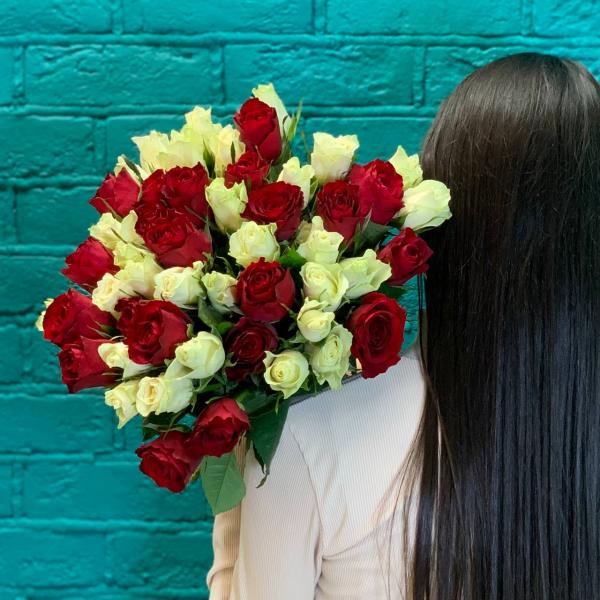 фото 51 разноцветной розы "Яркий август"