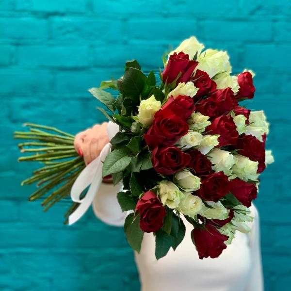 фото 51 разноцветной розы "Яркий август"