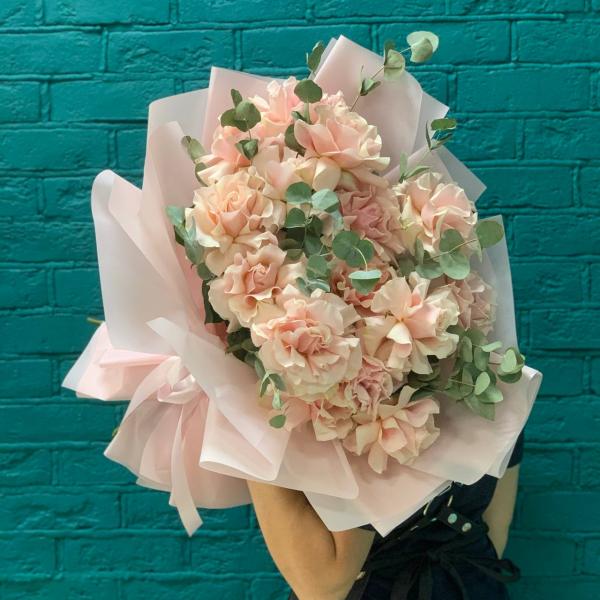 фото 15 розовых французских роз "Париж Брест"