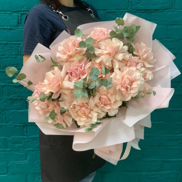 фото 15 розовых французских роз "Париж Брест"