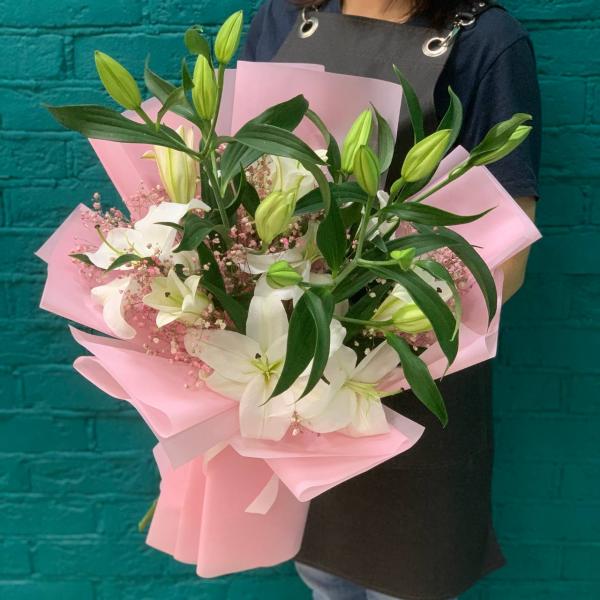 фото Лилии и гипсофилы "Панна котта"