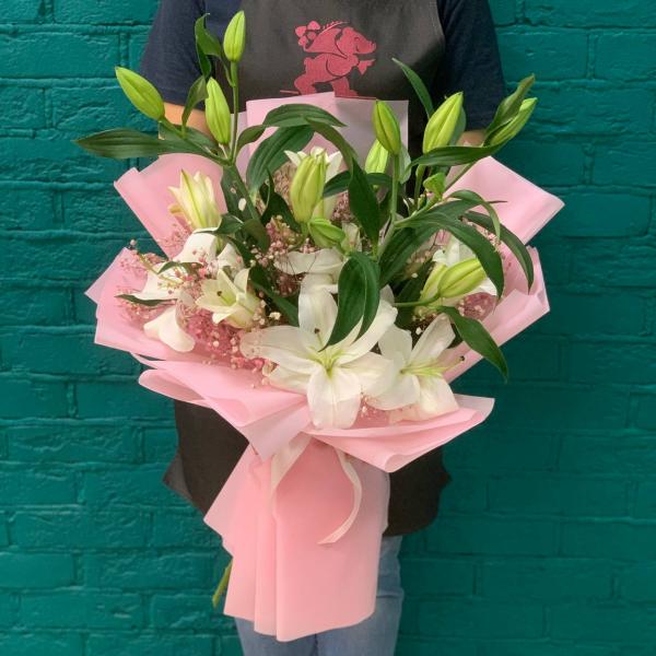 фото Лилии и гипсофилы "Панна котта"