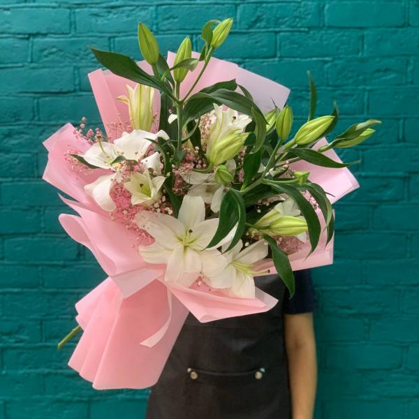 фото Лилии и гипсофилы "Панна котта"