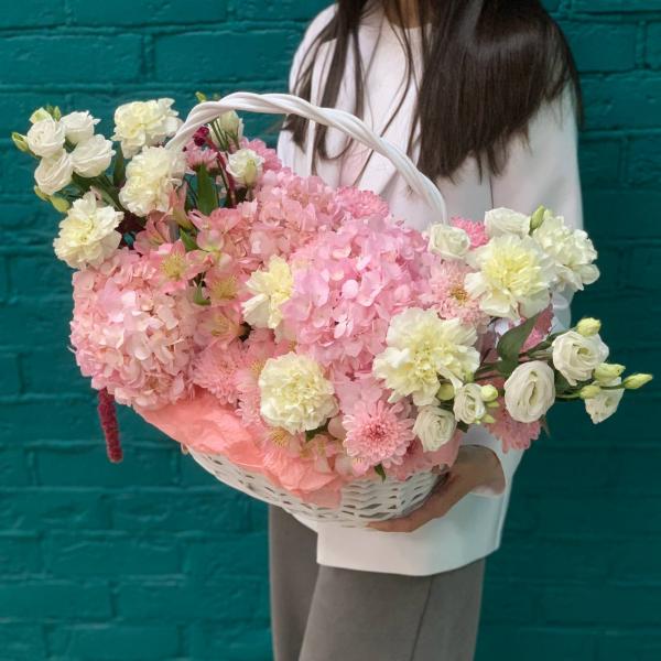 фото Гортензии и эустомы "Царица"