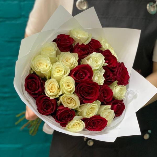 29 бело-красных роз "Парижский шик"