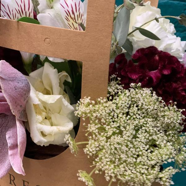 фото Орхидеи и эустомы "Тайский сад"