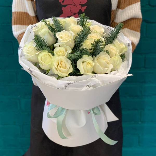 фото Роз и нобилиса "Еловые веточки"