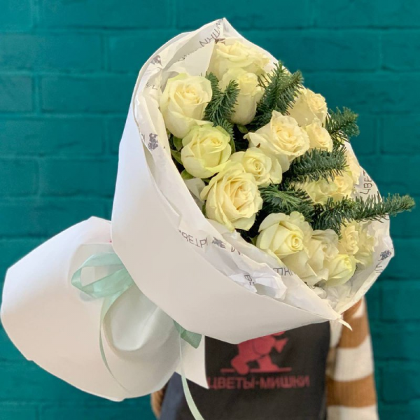 фото Роз и нобилиса "Еловые веточки"