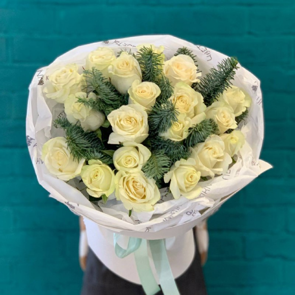 фото Роз и нобилиса "Еловые веточки"