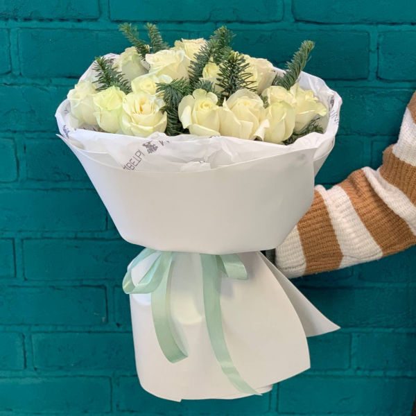 фото Роз и нобилиса "Еловые веточки"