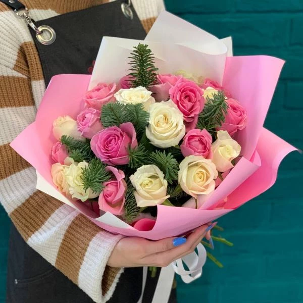 Нобилис и роза "Новогодний перелив"