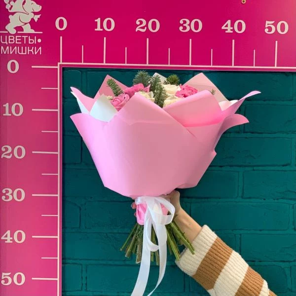 фото Нобилиса и розы "Новогодний перелив"