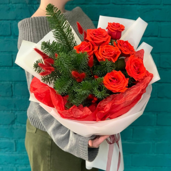 фото Нобилиса и розы "Зимняя страсть"