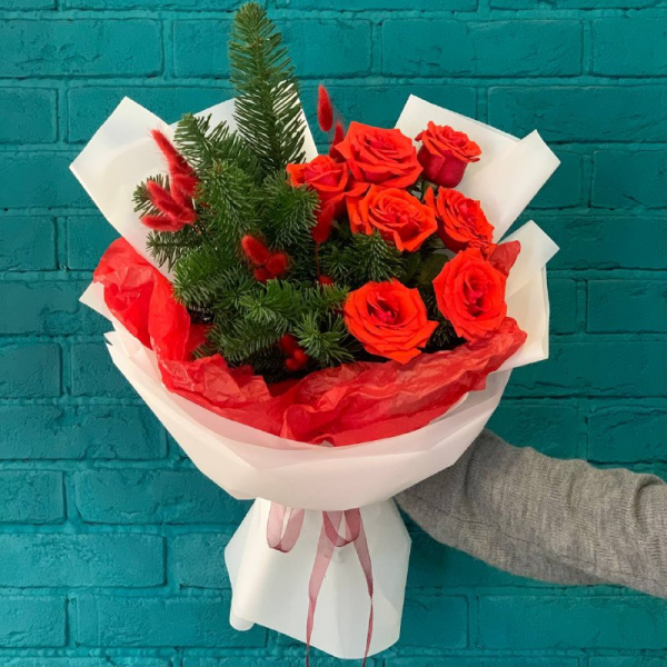 фото Нобилиса и розы "Зимняя страсть"