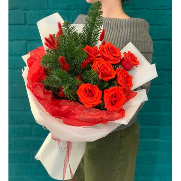 фото Нобилиса и розы "Зимняя страсть"