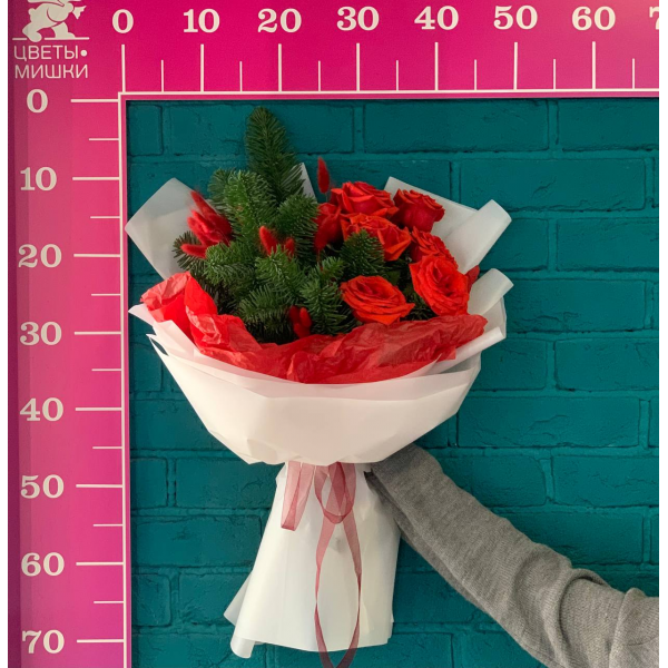 фото Нобилиса и розы "Зимняя страсть"