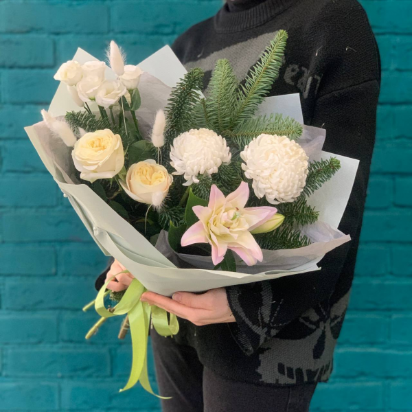 фото Нобилиса и лилии "Цветочный дуэт"