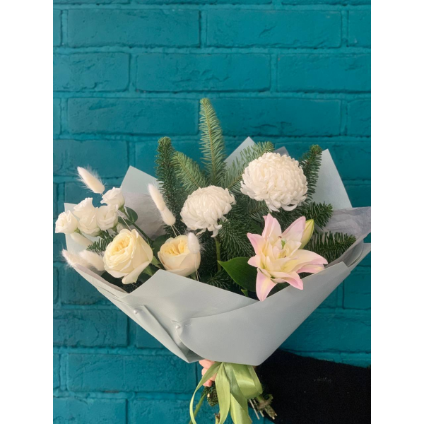 фото Нобилиса и лилии "Цветочный дуэт"