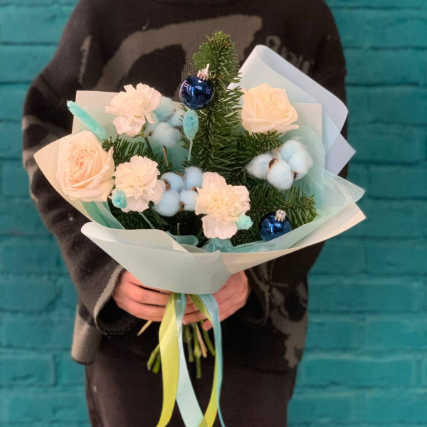 Нобилис и роза  «Зимняя нежность»