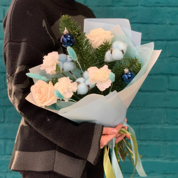 фото Нобилиса и розы  «Зимняя нежность»