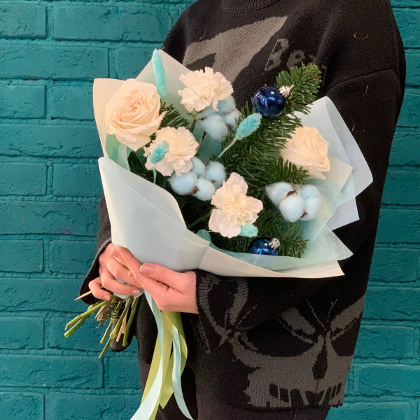 фото Нобилиса и розы  «Зимняя нежность»