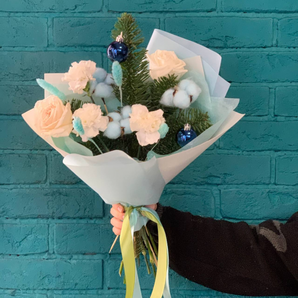 фото Нобилиса и розы  «Зимняя нежность»