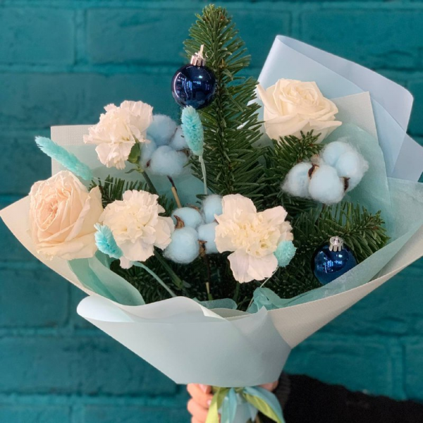 фото Нобилиса и розы  «Зимняя нежность»