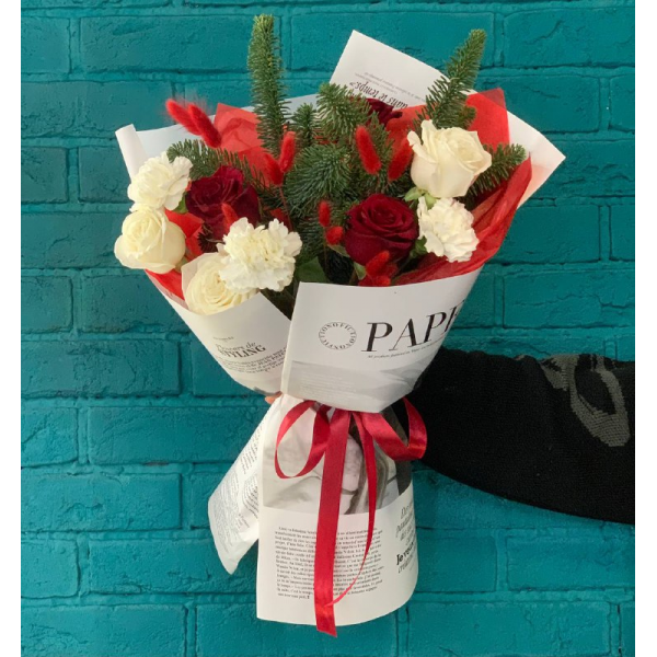 фото Нобилиса и розы «Зимняя классика»