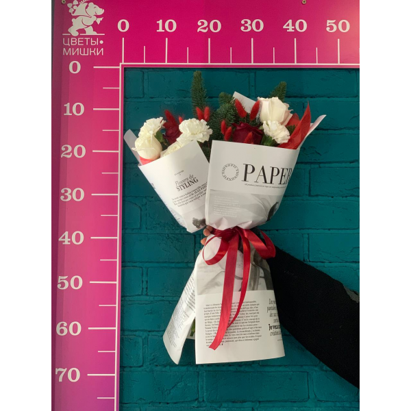 фото Нобилиса и розы «Зимняя классика»