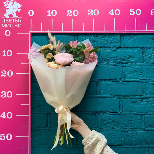 фото Ранункулюсов и альстромерии «Тонкое очарование»