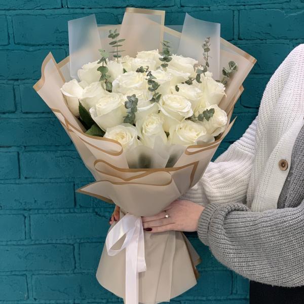 21 роза "Афина"