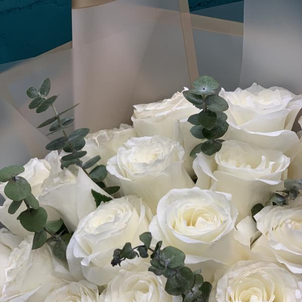 21 роза "Афина"