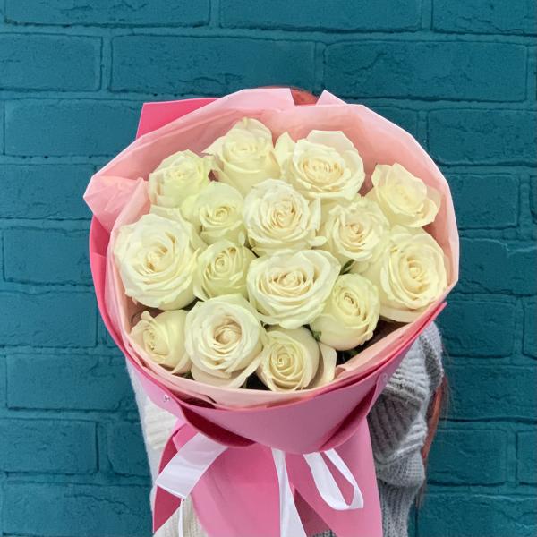 15 белых роз "Розовое обаяние"