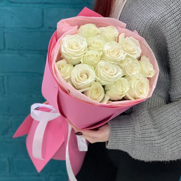 15 белых роз "Розовое обаяние"