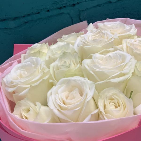 15 белых роз "Розовое обаяние"