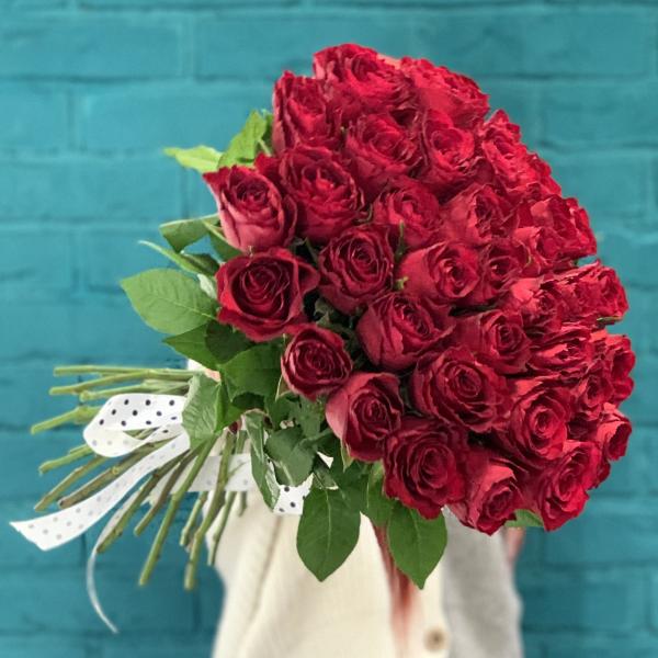 35 красных роз "Токио"