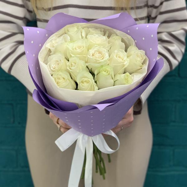 15 белых роз "Летний туман"