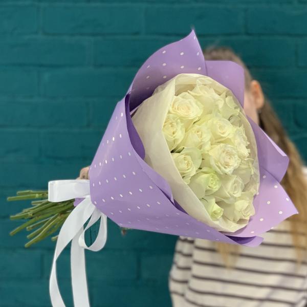 15 белых роз "Летний туман"