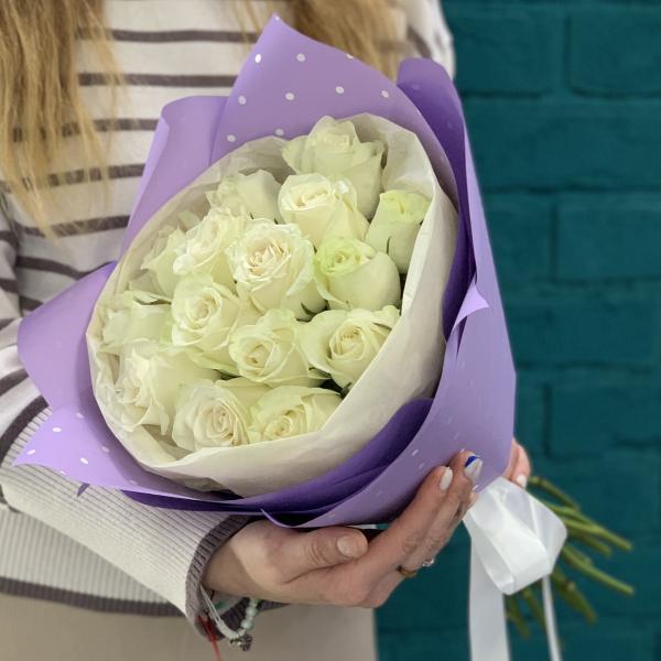 15 белых роз "Летний туман"