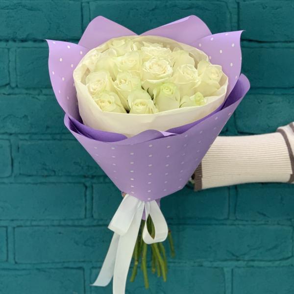 15 белых роз "Летний туман"