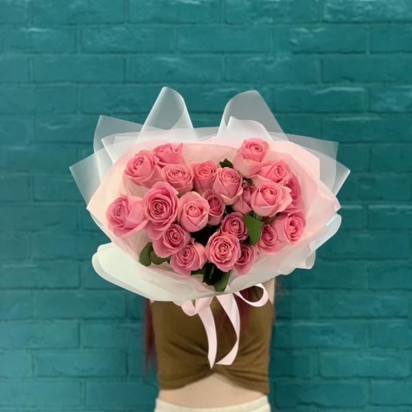 21 розовая роза "Клубника" 