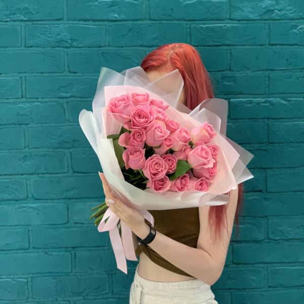 21 розовая роза "Клубника" 