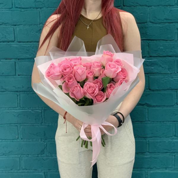 21 розовая роза "Клубника" 