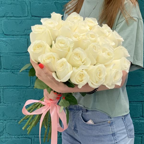 25 белых роз "Снег и мороз"