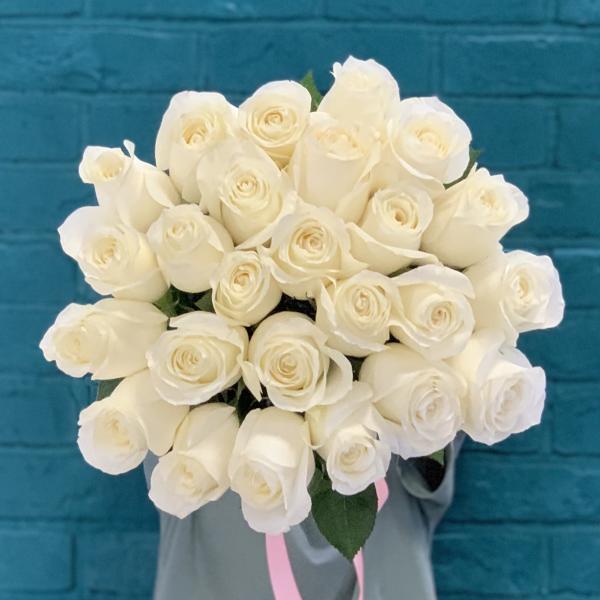25 белых роз "Снег и мороз"