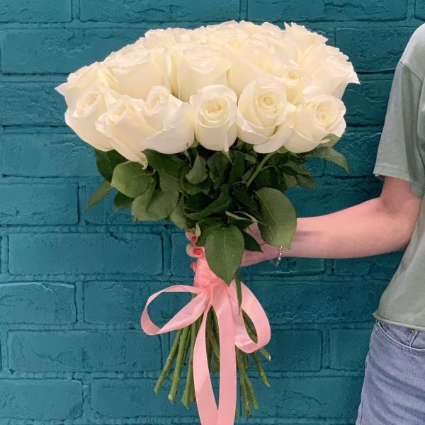 25 белых роз "Снег и мороз"