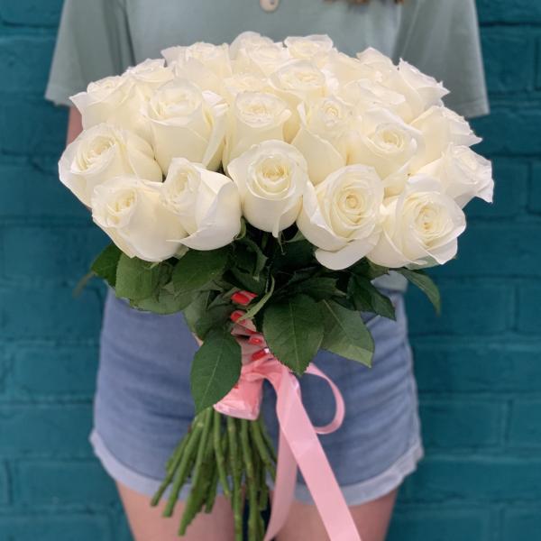 25 белых роз "Снег и мороз"