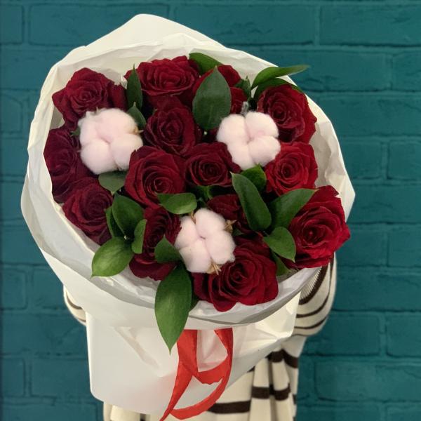 15 красных роз "Горячий шик"